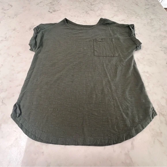 Merona Women’s Dark Olive Green Short Sleeve Tee with pocket. Size Large - Picture 3 of 13